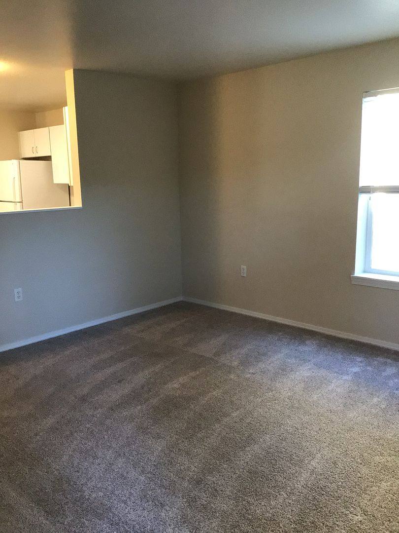 Townhouse for rent at 800 NE Roberts Ave, Gresham, OR 97030