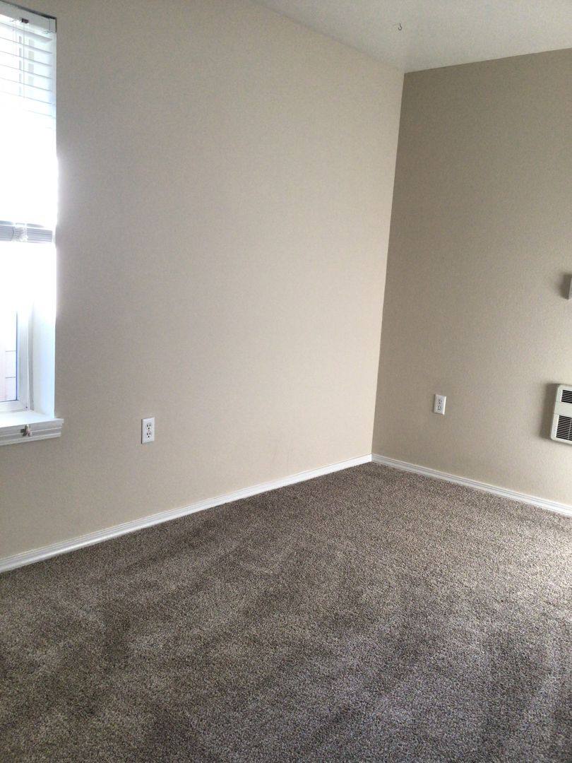 Townhouse for rent at 800 NE Roberts Ave, Gresham, OR 97030