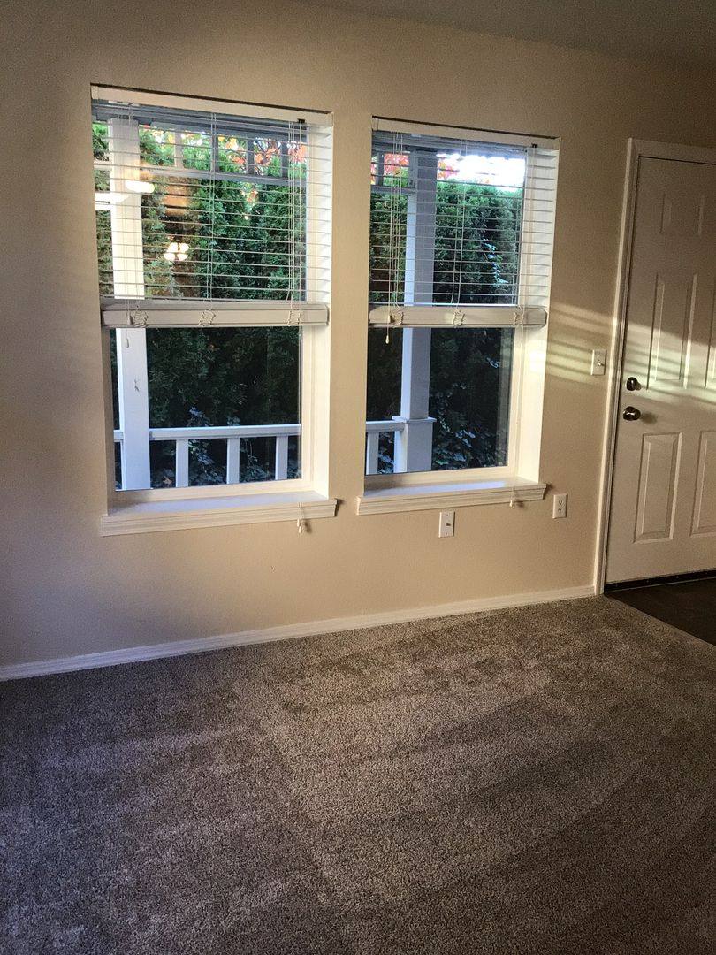 Townhouse for rent at 800 NE Roberts Ave, Gresham, OR 97030