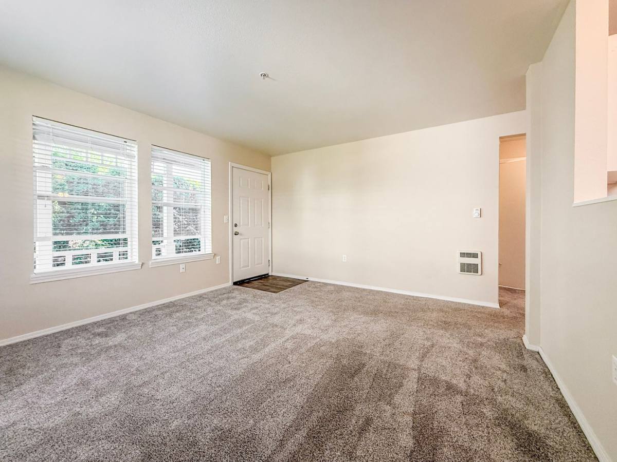 Townhouse for rent at 800 NE Roberts Ave, Gresham, OR 97030