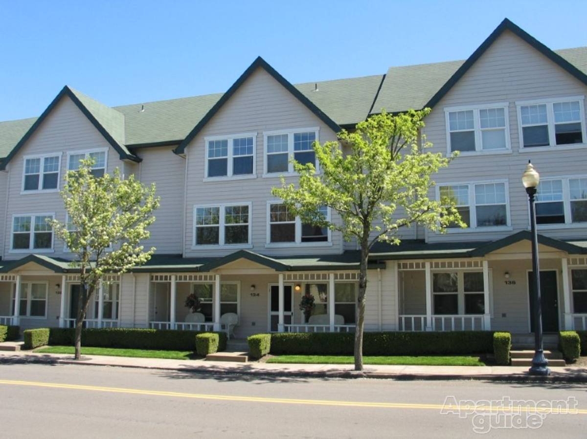 Townhouse for rent at 800 NE Roberts Ave, Gresham, OR 97030