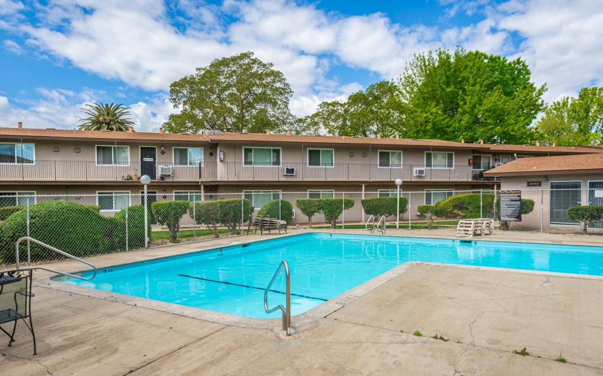 Apartment for rent at 5949 Lake Crest Way, Sacramento, CA 95822