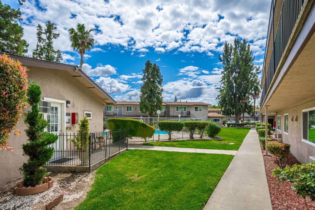 Apartment for rent at 5949 Lake Crest Way, Sacramento, CA 95822