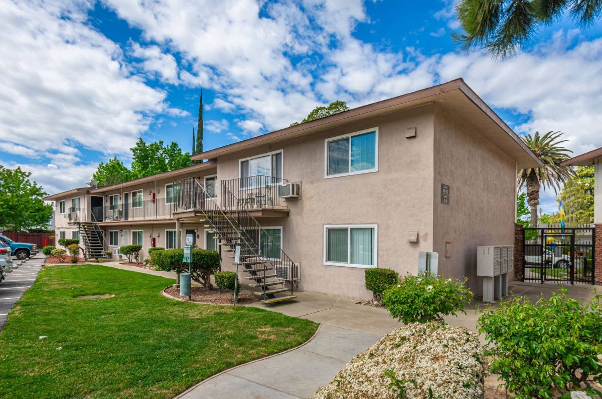 Apartment for rent at 5949 Lake Crest Way, Sacramento, CA 95822
