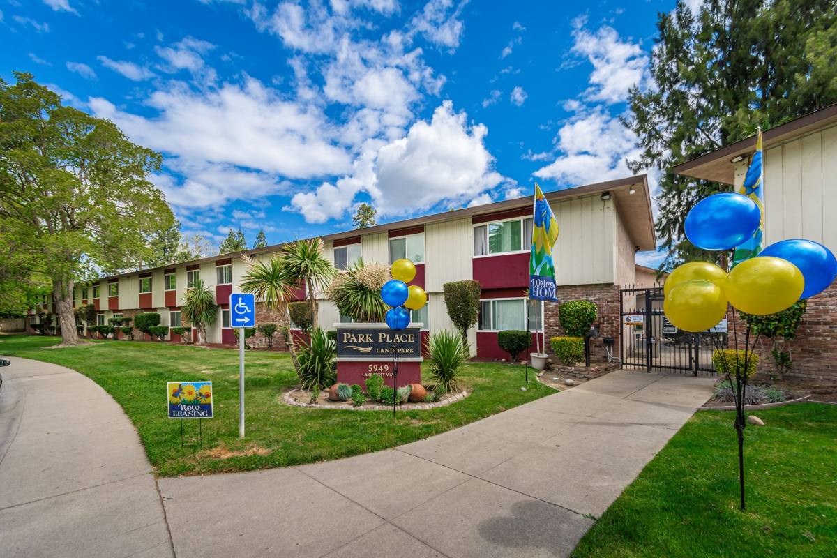Apartment for rent at 5949 Lake Crest Way, Sacramento, CA 95822