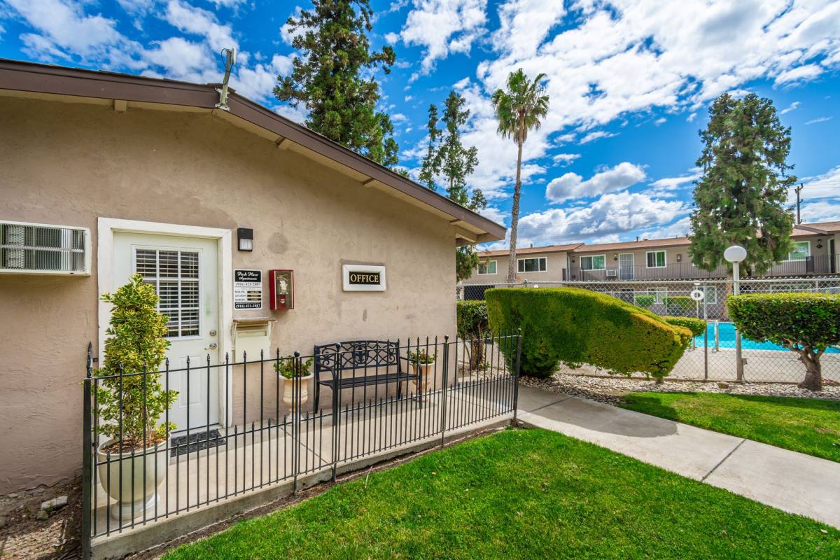 Apartment for rent at 5949 Lake Crest Way, Sacramento, CA 95822