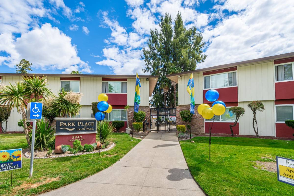 Apartment for rent at 5949 Lake Crest Way, Sacramento, CA 95822