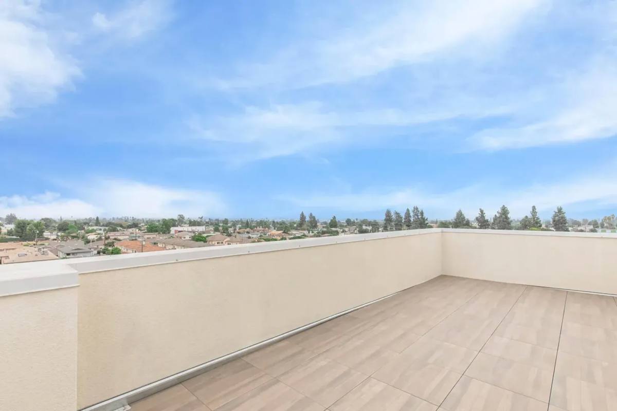 Apartment for rent at 5570 Rosemead Blvd, Temple City, CA 91780