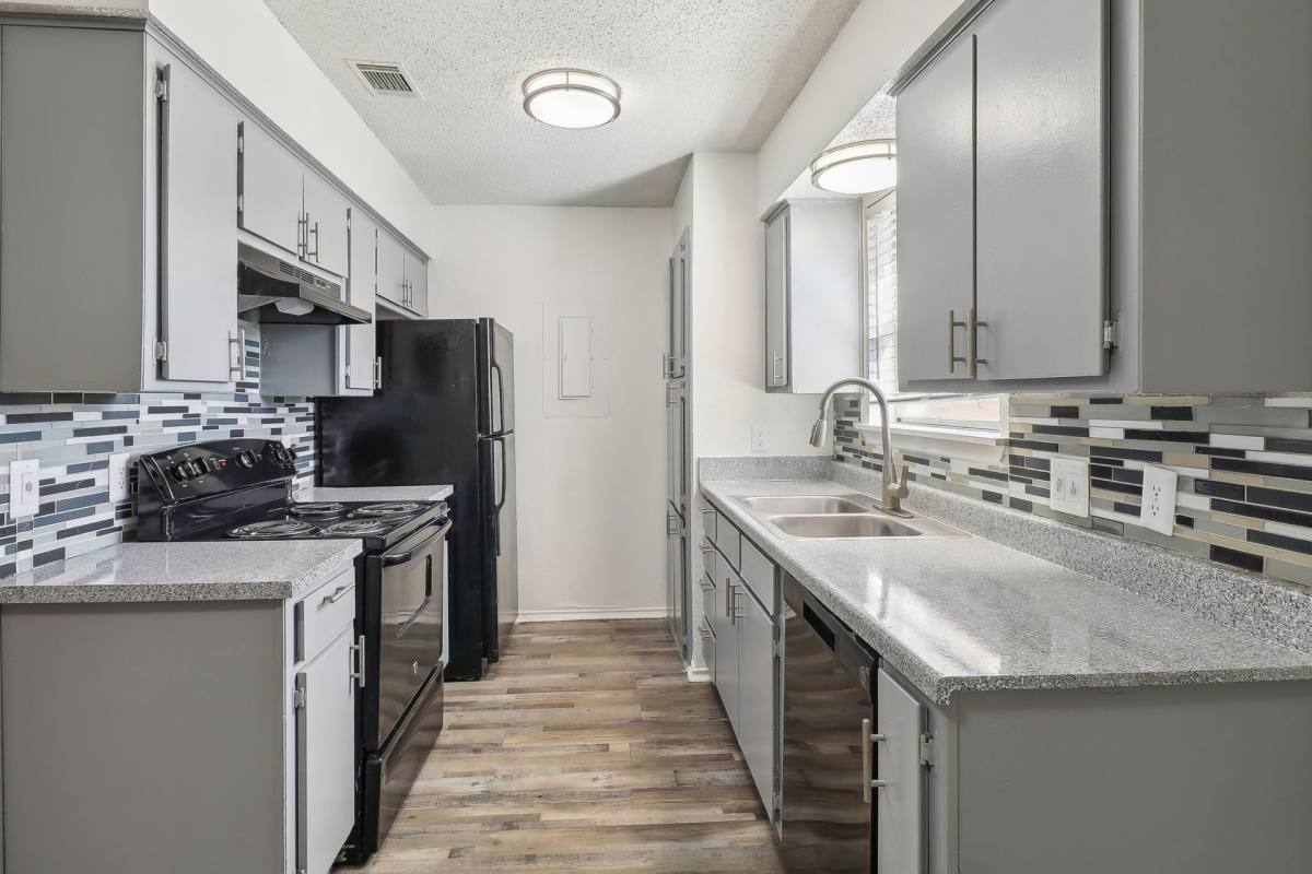 Townhouse for rent at 121 S Hampton Rd, Crowley, TX 76036