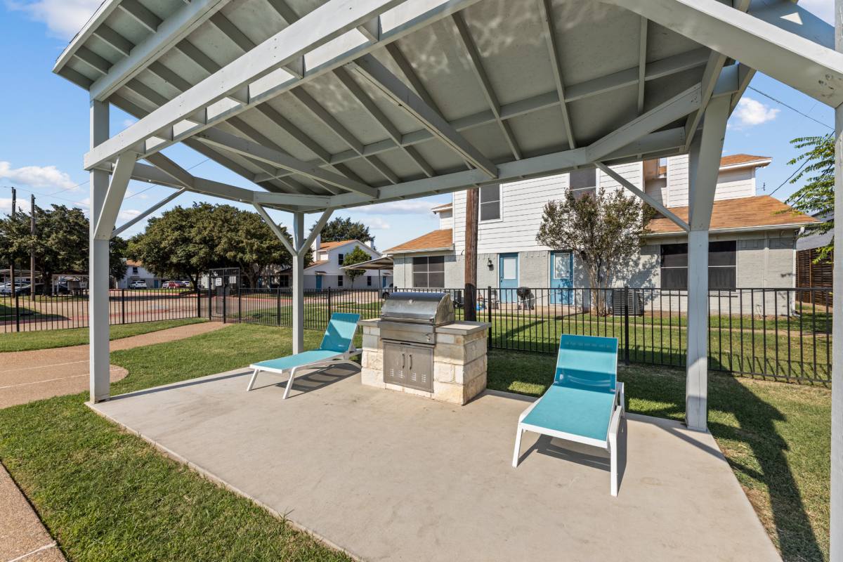 Townhouse for rent at 121 S Hampton Rd, Crowley, TX 76036