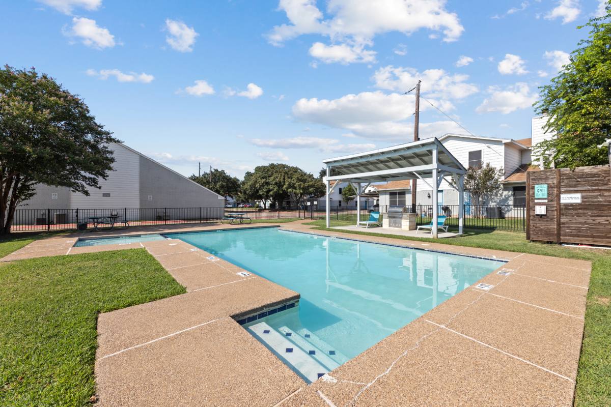 Townhouse for rent at 121 S Hampton Rd, Crowley, TX 76036