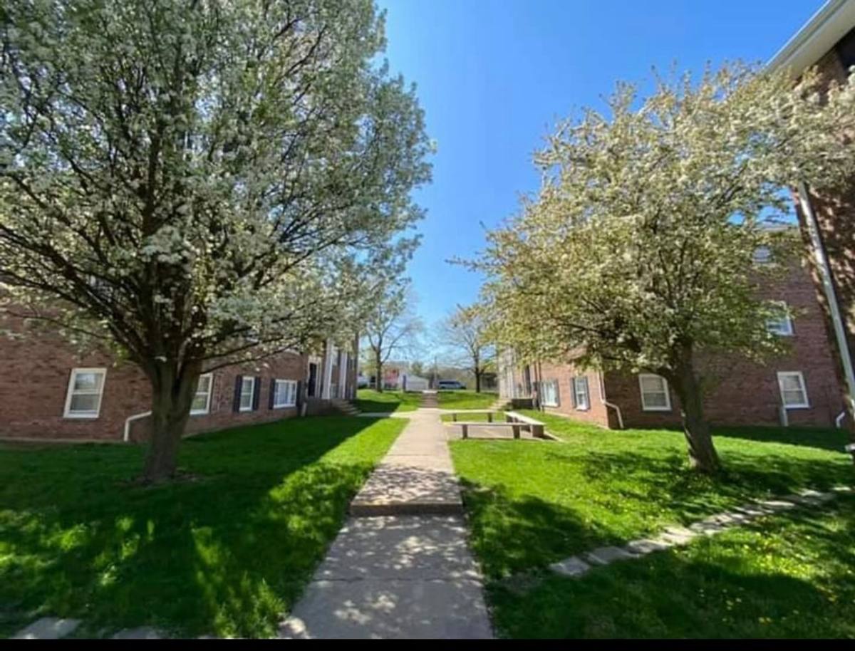 Apartment for rent at 520 S Church St, Decatur, IL 62522