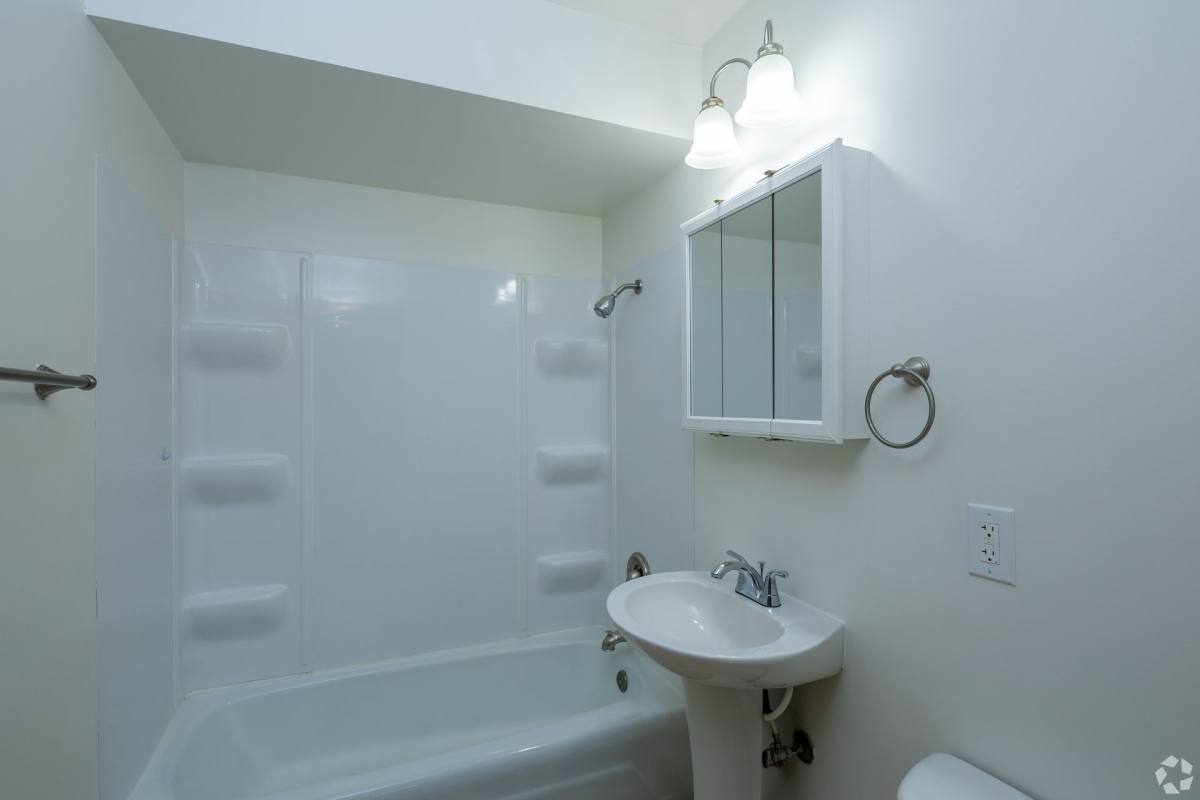 Apartment for rent at 520 S Church St, Decatur, IL 62522