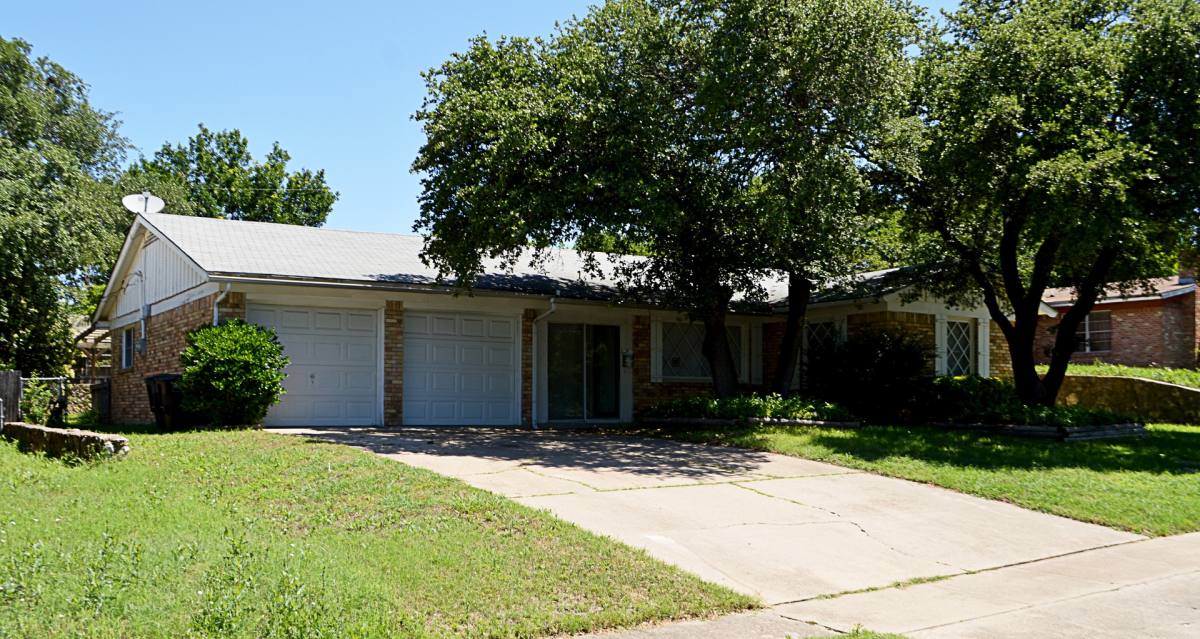 House for rent at 8270 Chapin Rd, Fort Worth, TX 76116