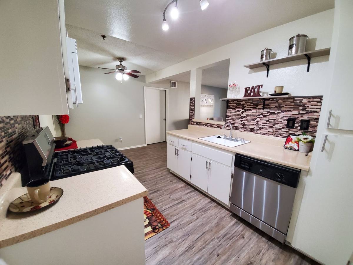 Apartment for rent at 1314 Harbor Blvd, Santa Ana, CA 92703