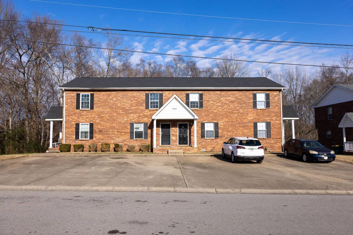Apartment for rent at 1711 Baltimore Dr, Clarksville, TN 37043