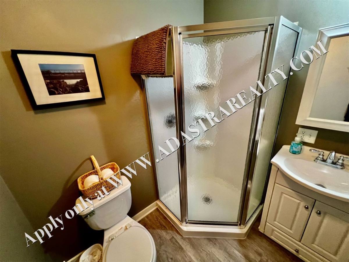 Townhouse for rent at 4545 Madison Ave, Kansas City, MO 64111