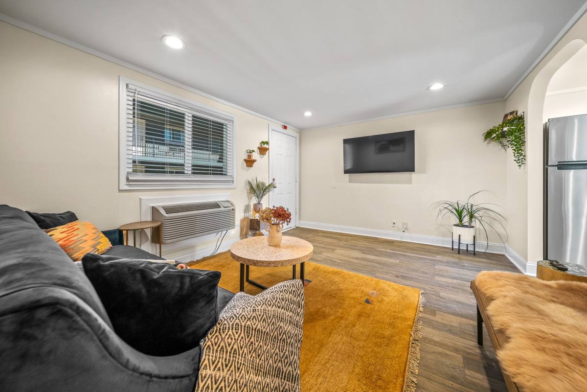 Apartment for rent at 2025 Jefferson St, Nashville, TN 37208