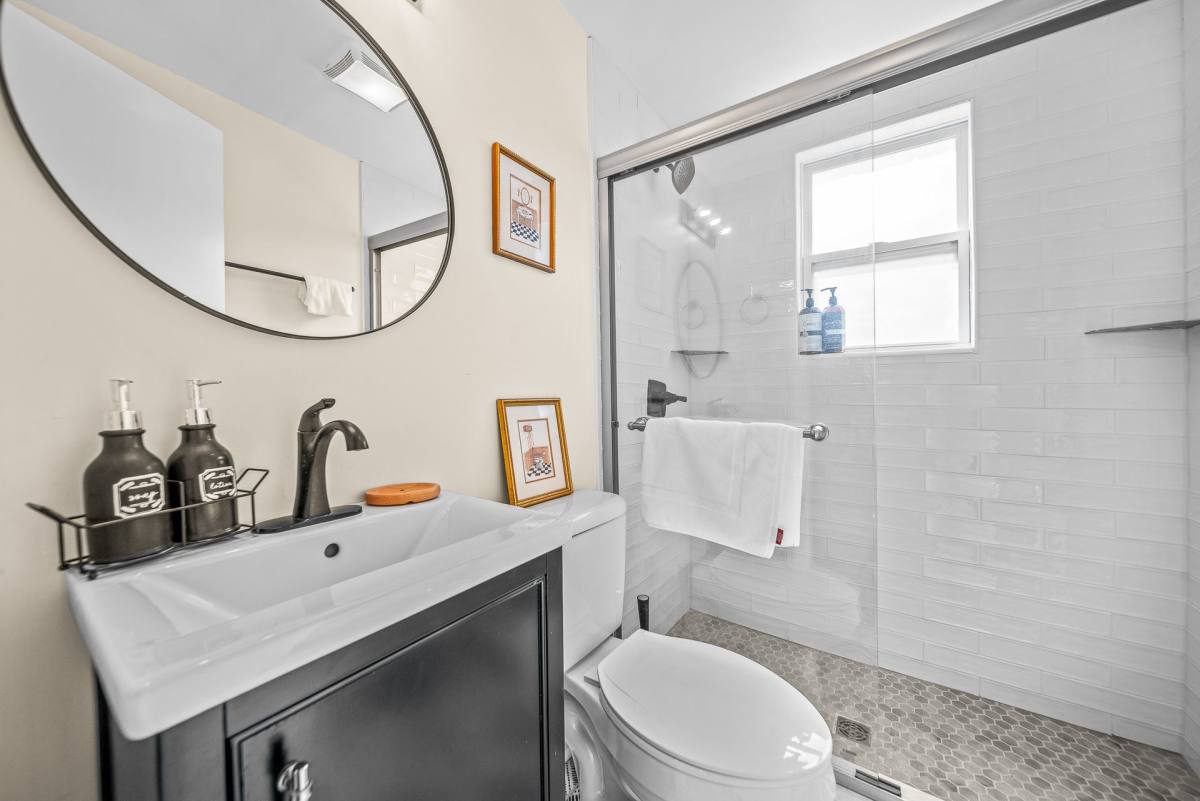 Apartment for rent at 2025 Jefferson St, Nashville, TN 37208