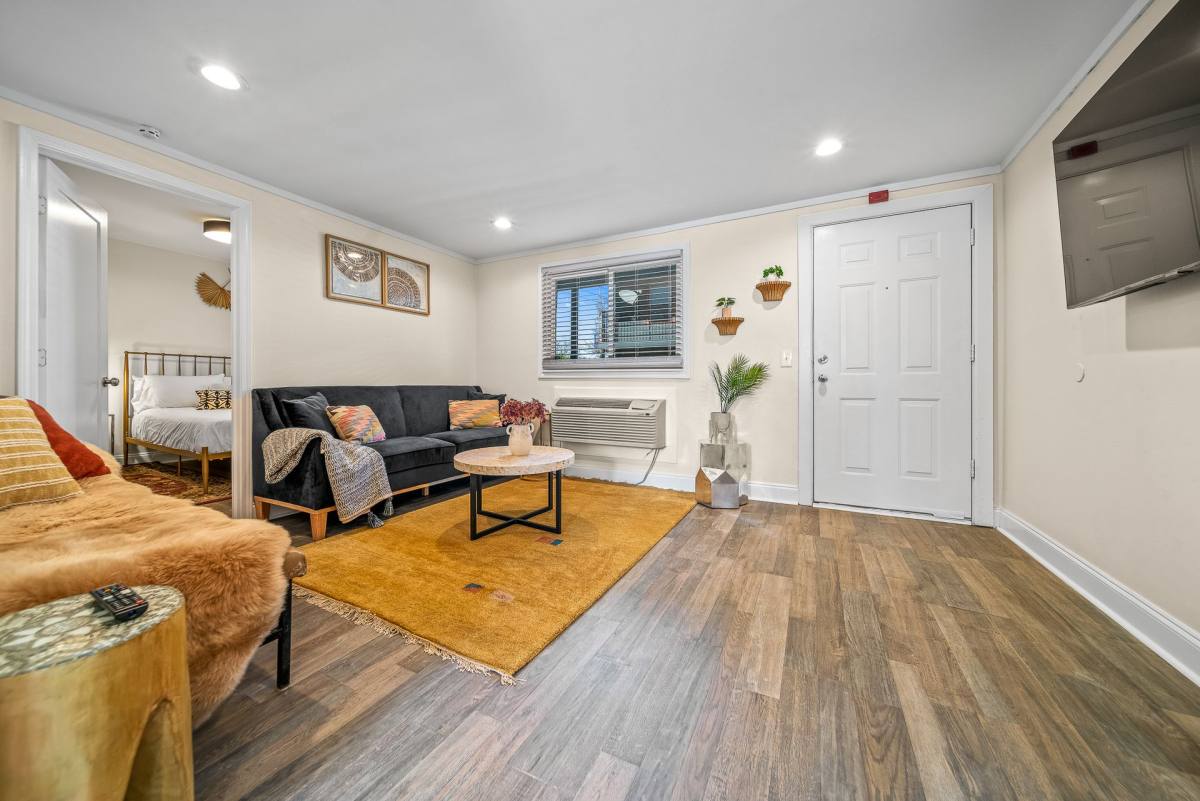 Apartment for rent at 2025 Jefferson St, Nashville, TN 37208