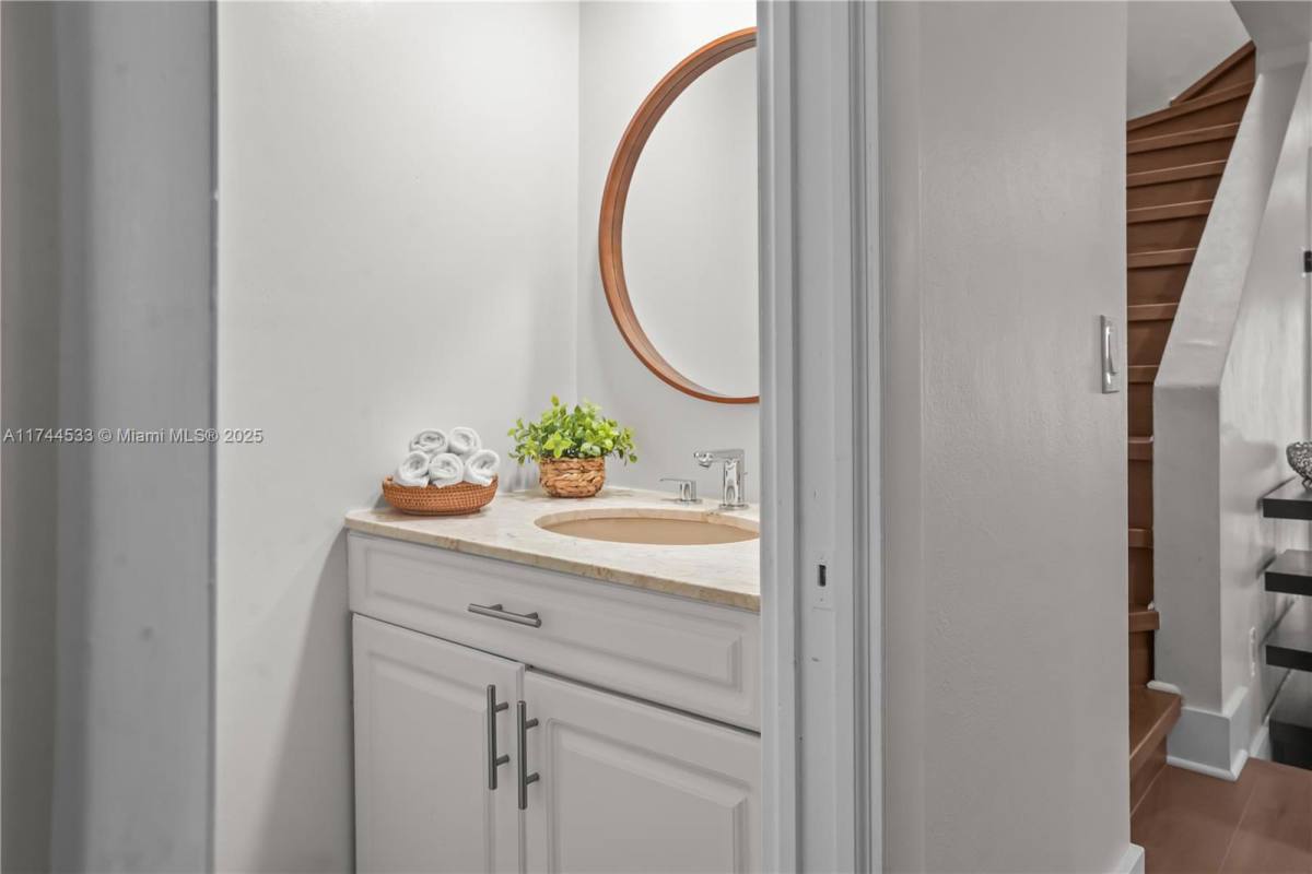 9015 SW 96th Ave, Miami, FL 33176 - Townhouse For Rent - Image 4