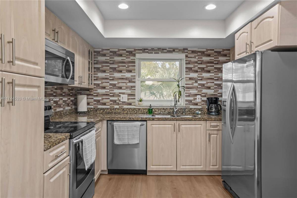 9015 SW 96th Ave, Miami, FL 33176 - Townhouse For Rent - Image 6