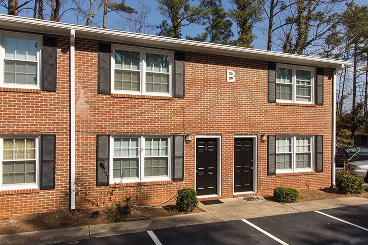 Townhouse for rent at 450 Lilburn School Rd NW, Lilburn, GA 30047