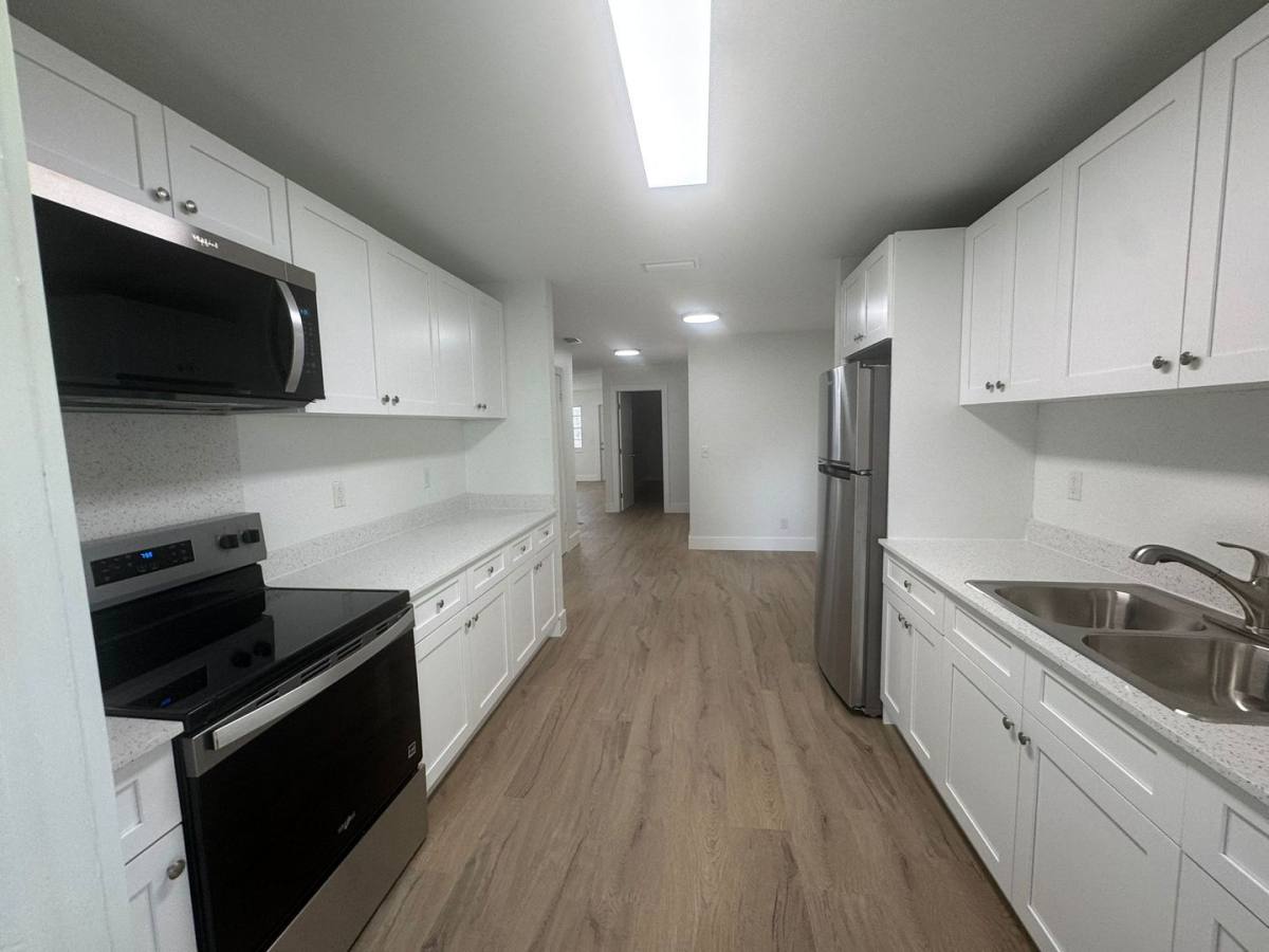 Apartment for rent at 102-108 NW 1st St, Hallandale, FL 33009