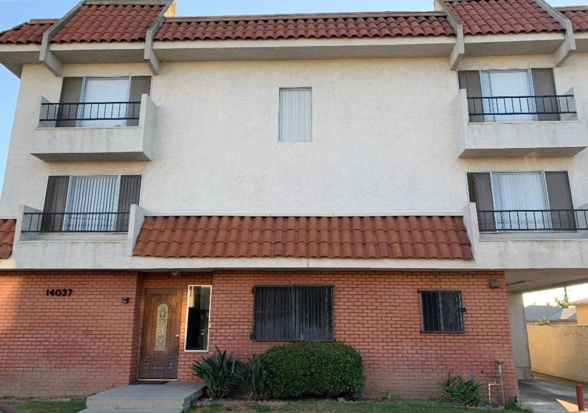 Apartment for rent at 14037 Yukon Ave, Hawthorne, CA 90250