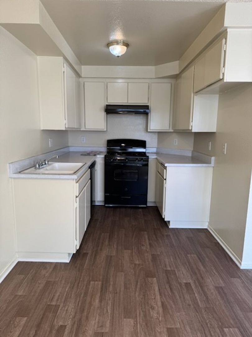 Apartment for rent at 14037 Yukon Ave, Hawthorne, CA 90250