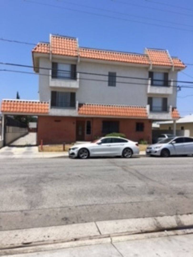 Apartment for rent at 14037 Yukon Ave, Hawthorne, CA 90250