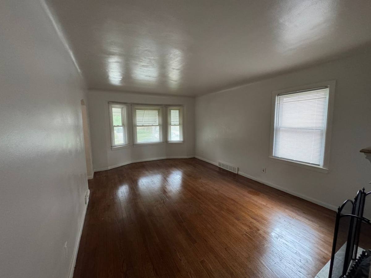 House for rent at 18667 Algonac St, Detroit, MI 48234