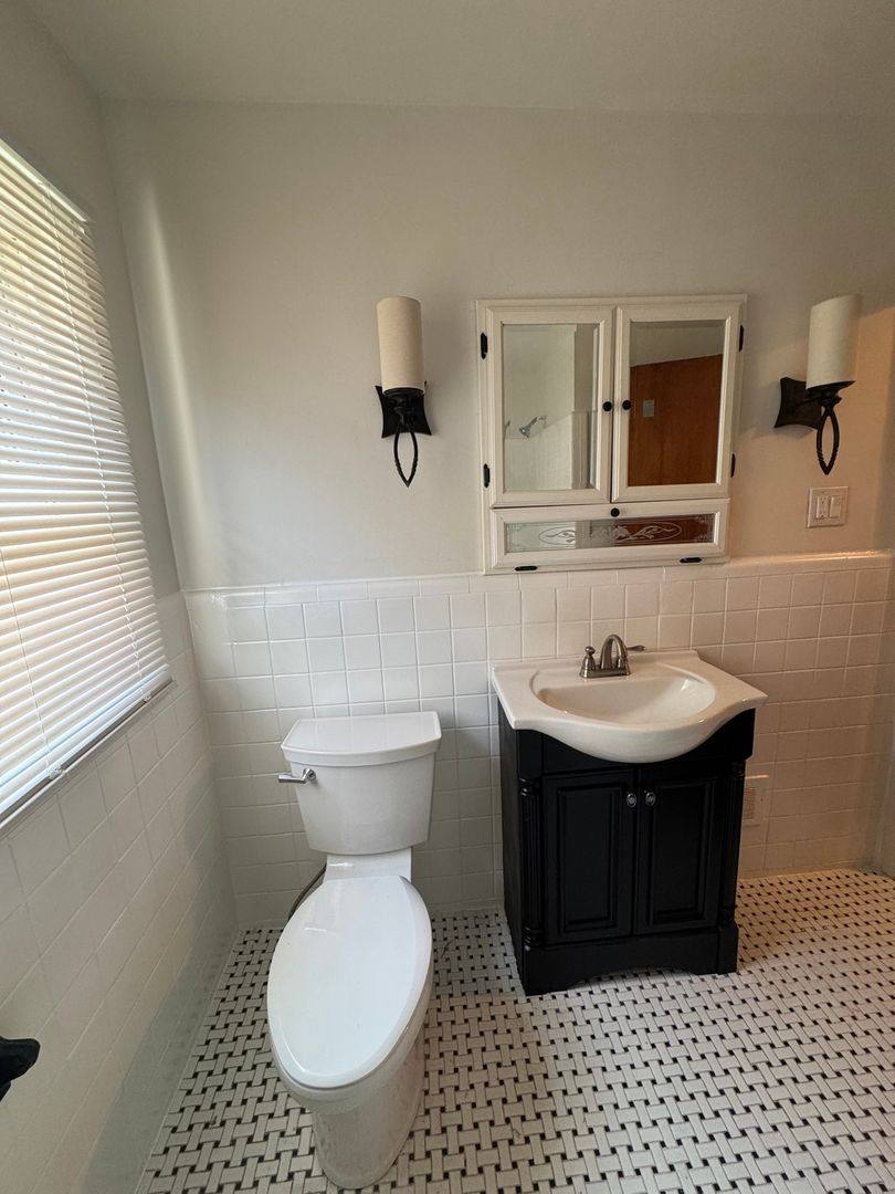 House for rent at 18667 Algonac St, Detroit, MI 48234