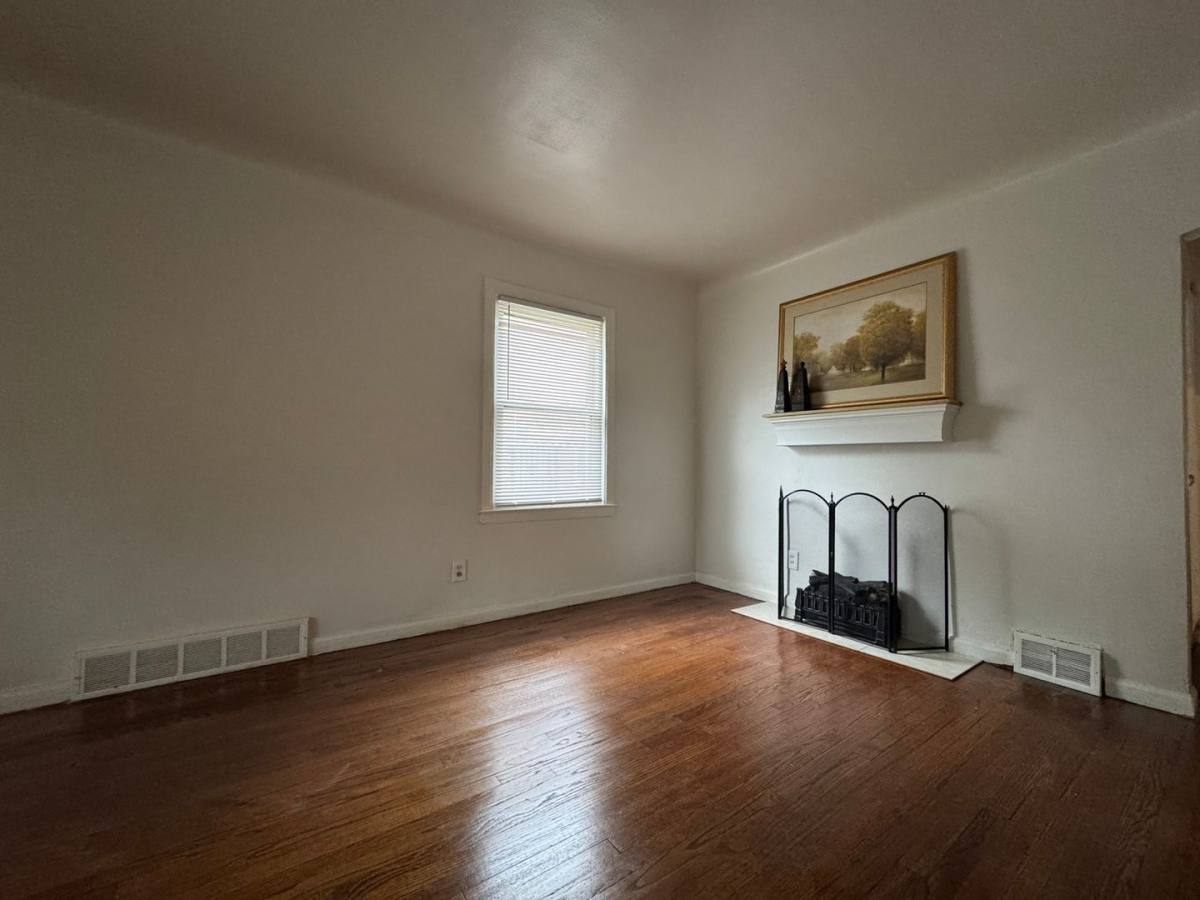 House for rent at 18667 Algonac St, Detroit, MI 48234