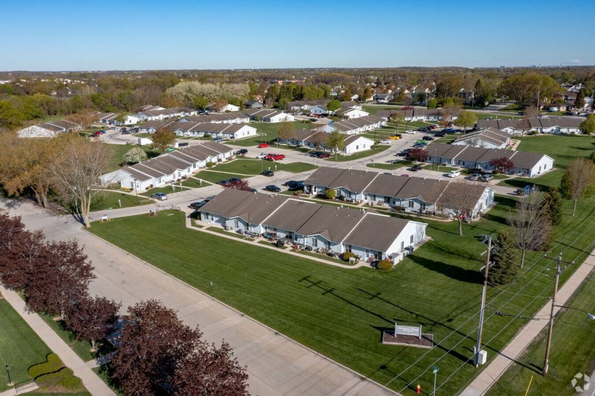 Apartment for rent at 8385 S Yorkshire Dr, Oak Creek, WI 53154