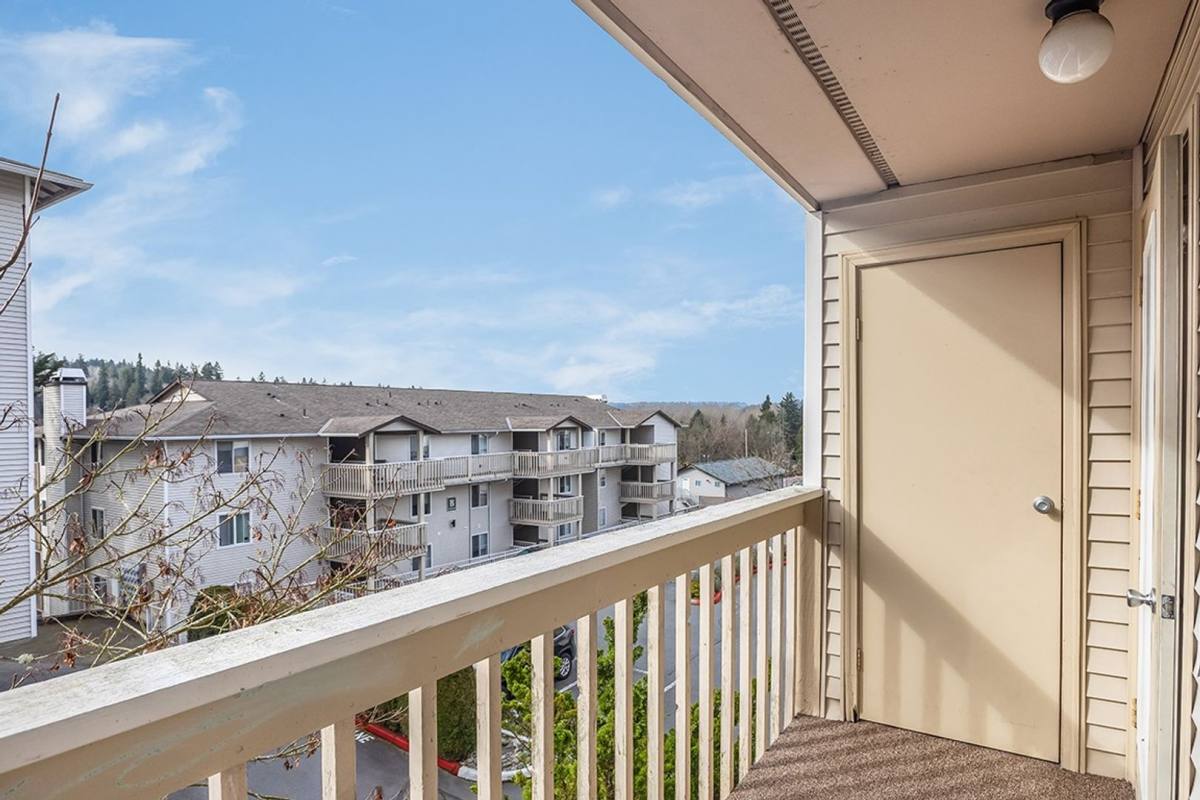 Apartment for rent at 17512 83rd Place NE, Kenmore, WA 98028