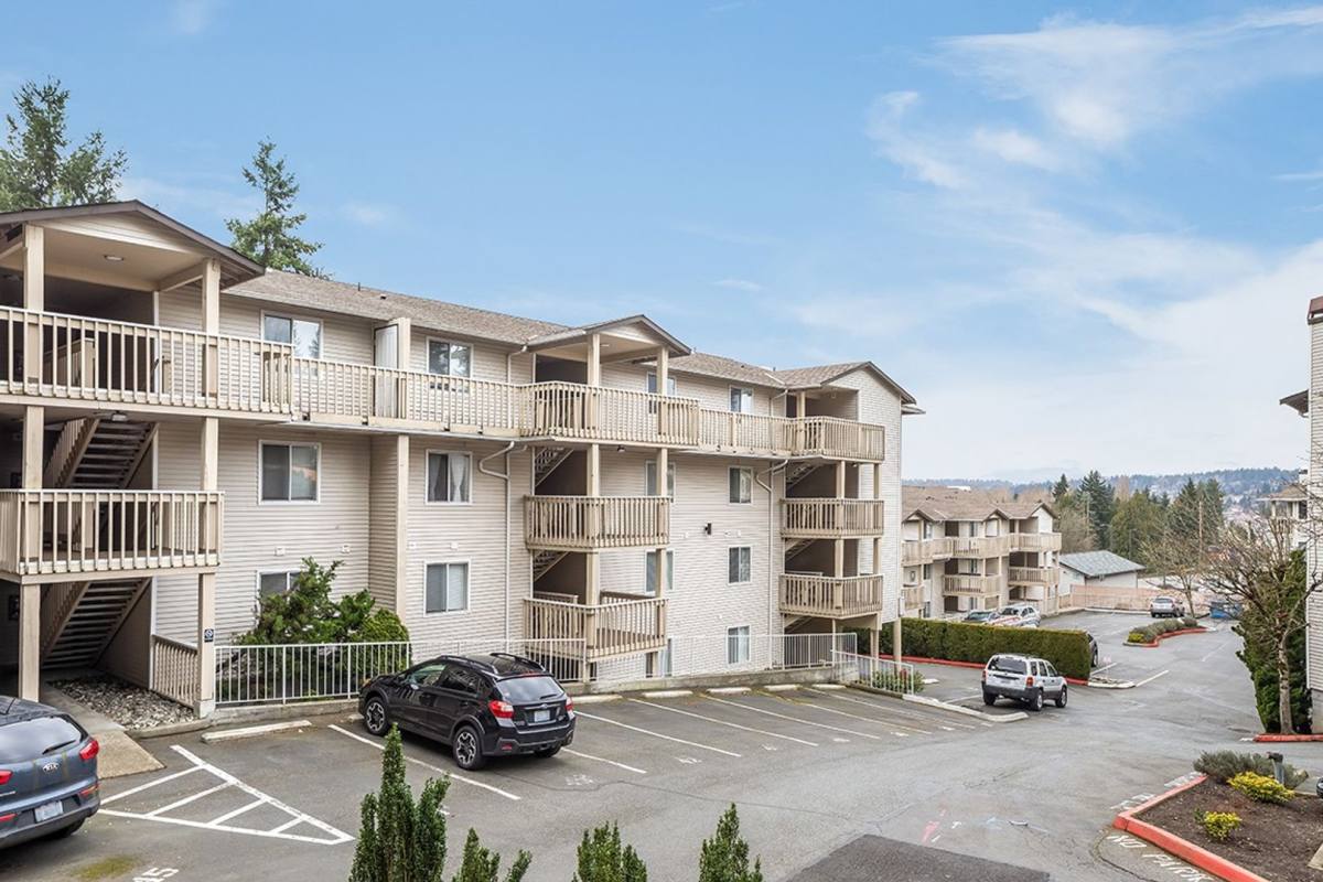 Apartment for rent at 17512 83rd Place NE, Kenmore, WA 98028