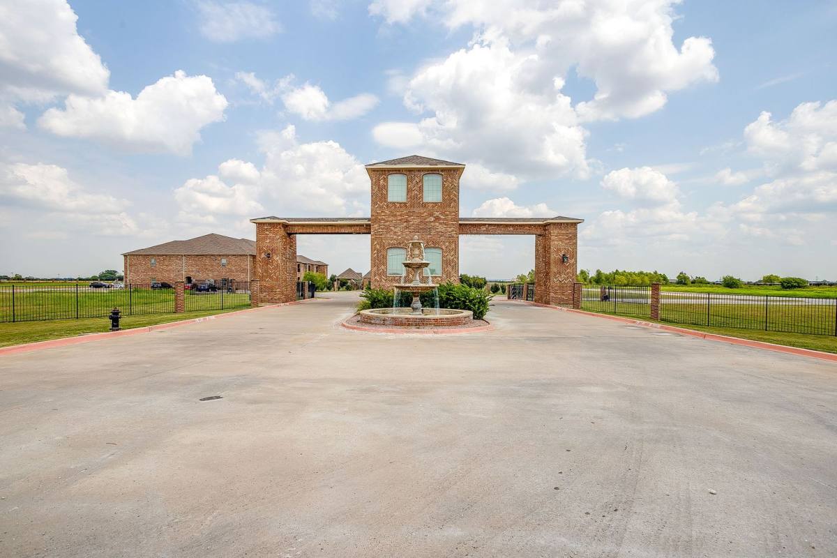 Apartment for rent at 301 County Rd, Alvarado, TX 76009