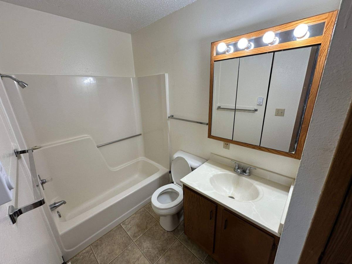 Apartment for rent at 805 807 809 11th Ave N, Humboldt, IA 50548