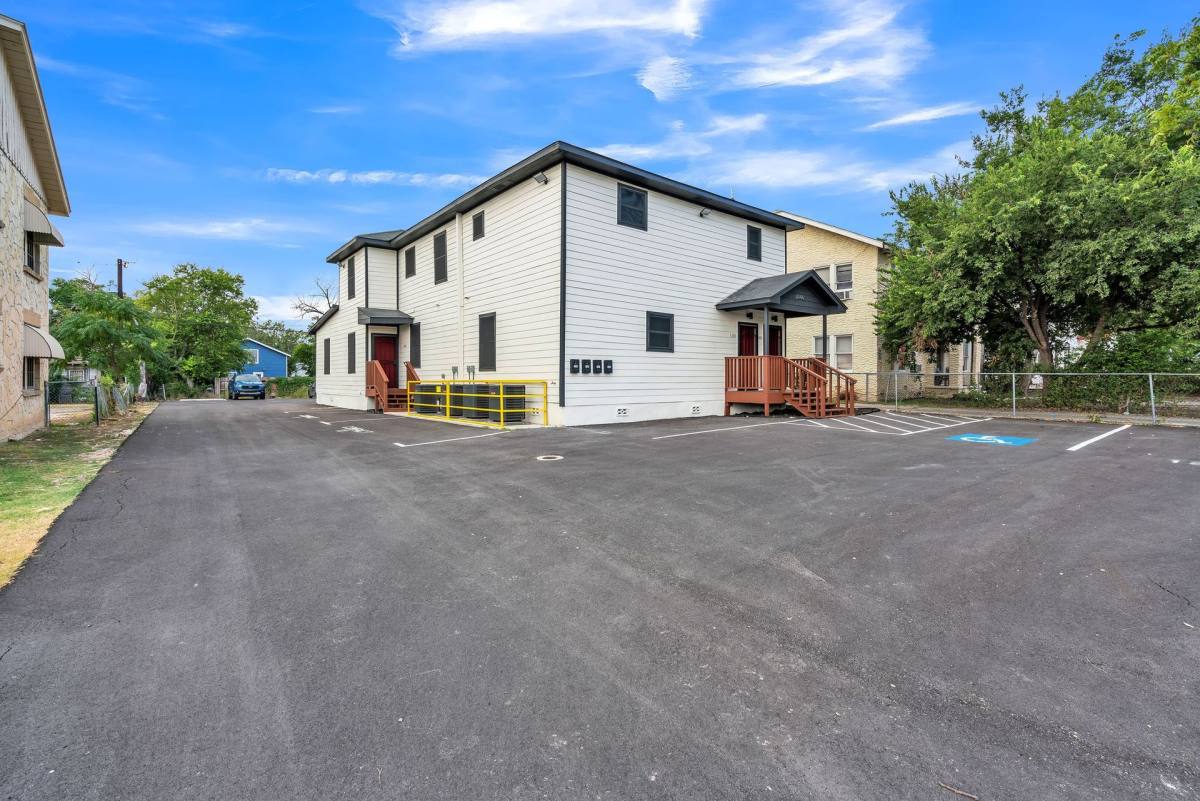 Apartment for rent at 1506 W Woodlawn Ave, San Antonio, TX 78201