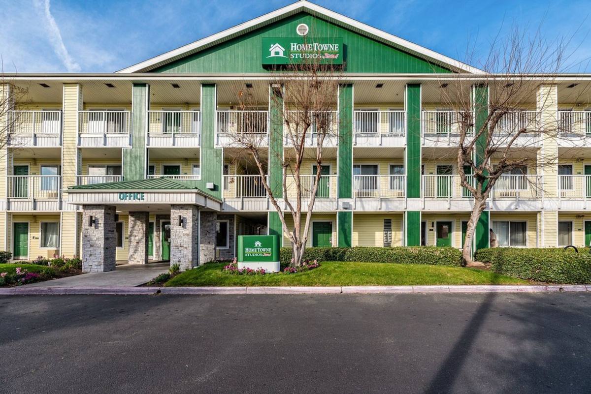 Apartment for rent at 3460 W Shaw Ave, Fresno, CA 93711