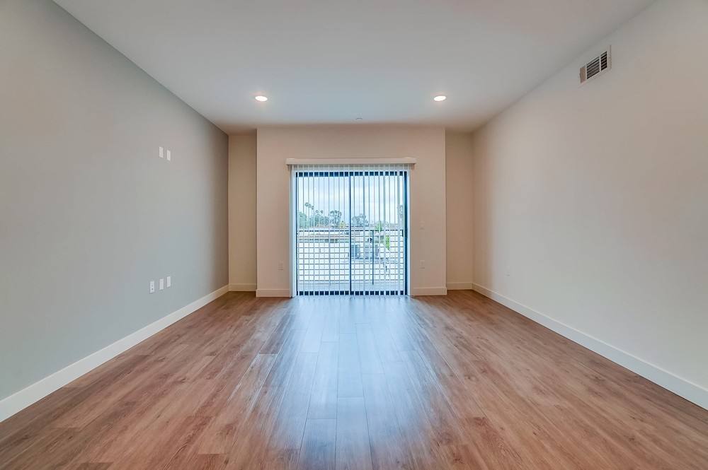 Apartment for rent at 16836 Sherman Way, Van Nuys, CA 91406