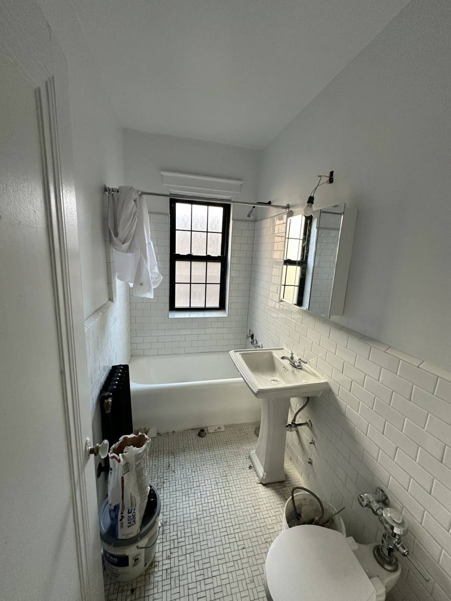 Apartment for rent at 426 W Briar Place, Chicago, IL 60657
