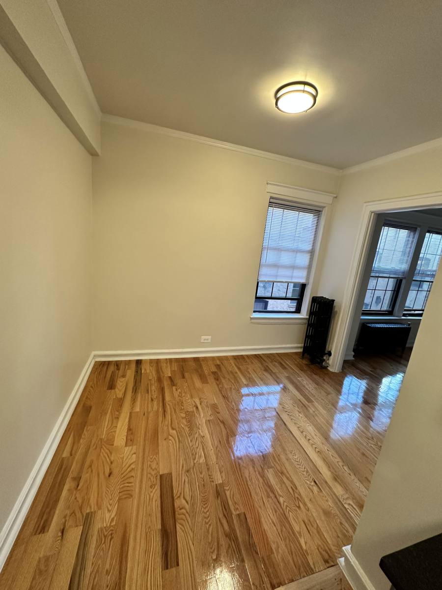 Apartment for rent at 426 W Briar Place, Chicago, IL 60657