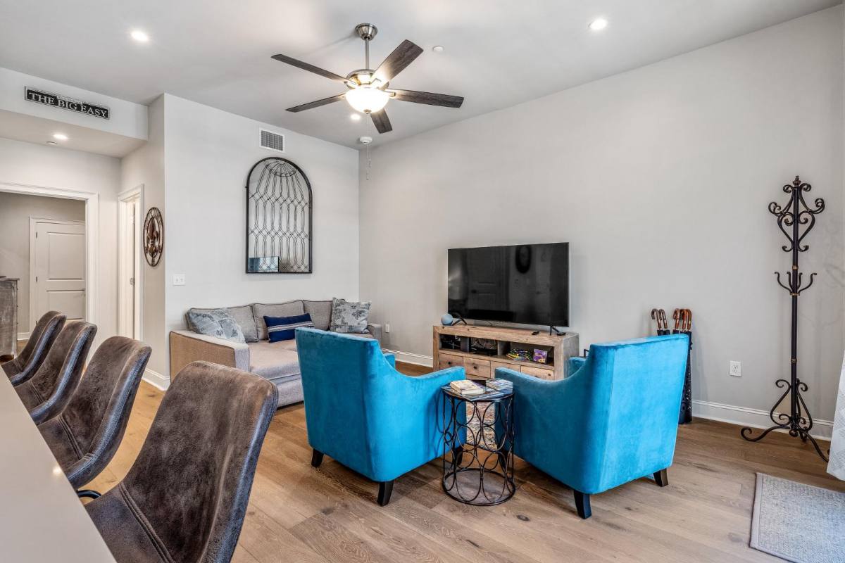 Condo for rent at 731 Saint Charles Ave St #406, New Orleans, LA 70130
