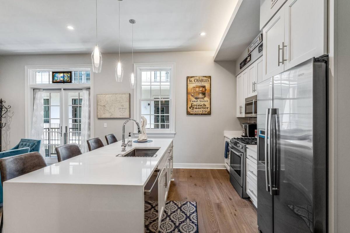 Condo for rent at 731 Saint Charles Ave St #406, New Orleans, LA 70130