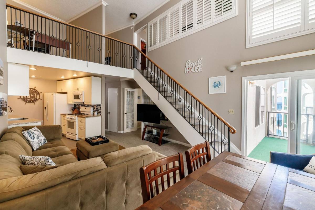 Apartment for rent at 565 Esplanade #2 Story, Oceanside H, Redondo Beach, CA 90277