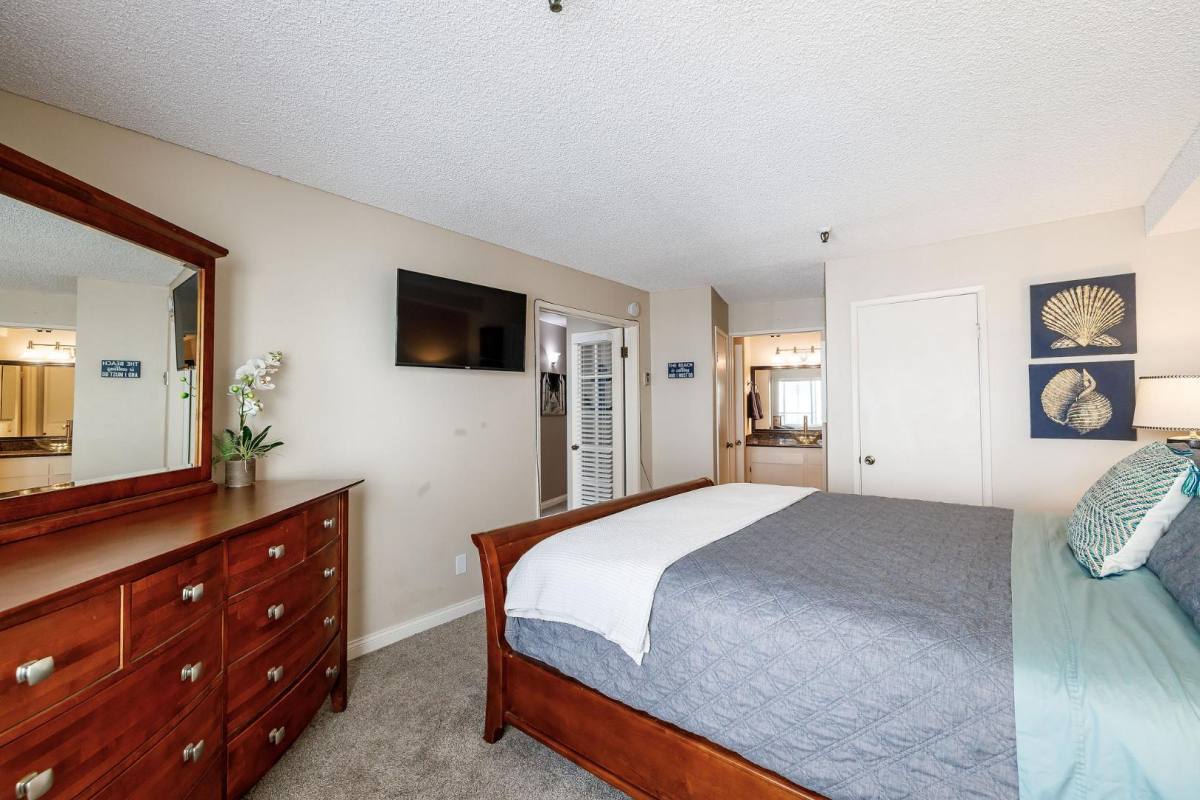 Apartment for rent at 565 Esplanade #2 Story, Oceanside H, Redondo Beach, CA 90277