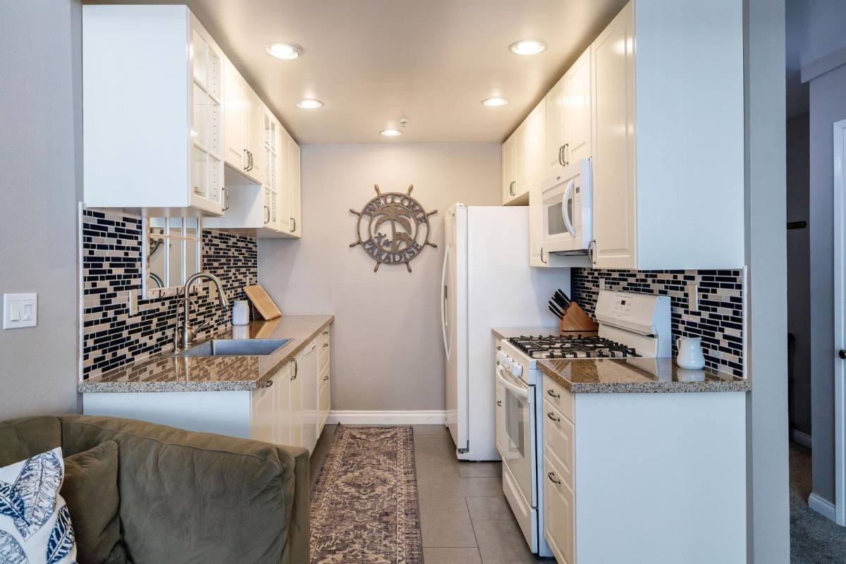 Apartment for rent at 565 Esplanade #2 Story, Oceanside H, Redondo Beach, CA 90277