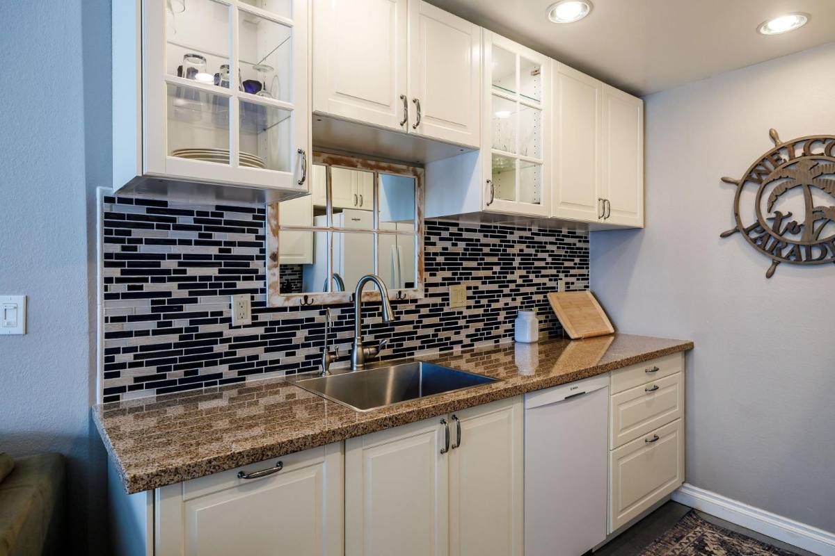 Apartment for rent at 565 Esplanade #2 Story, Oceanside H, Redondo Beach, CA 90277